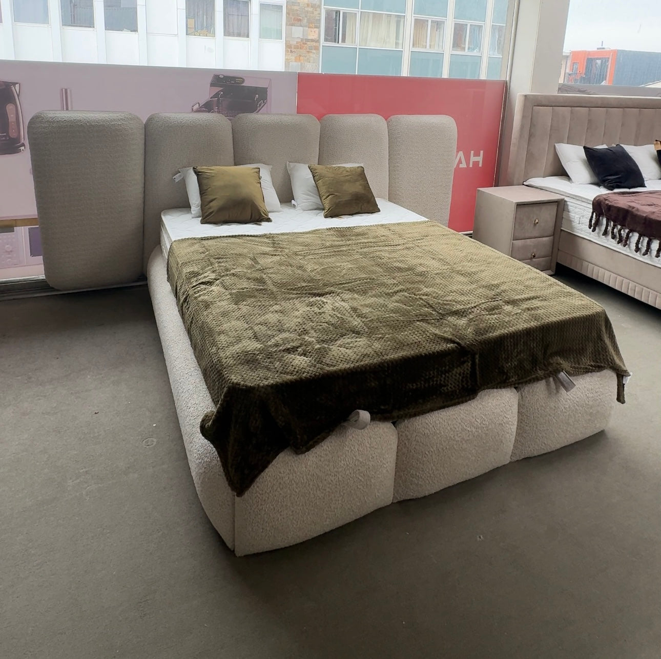 Parla Bed Off White Boucle