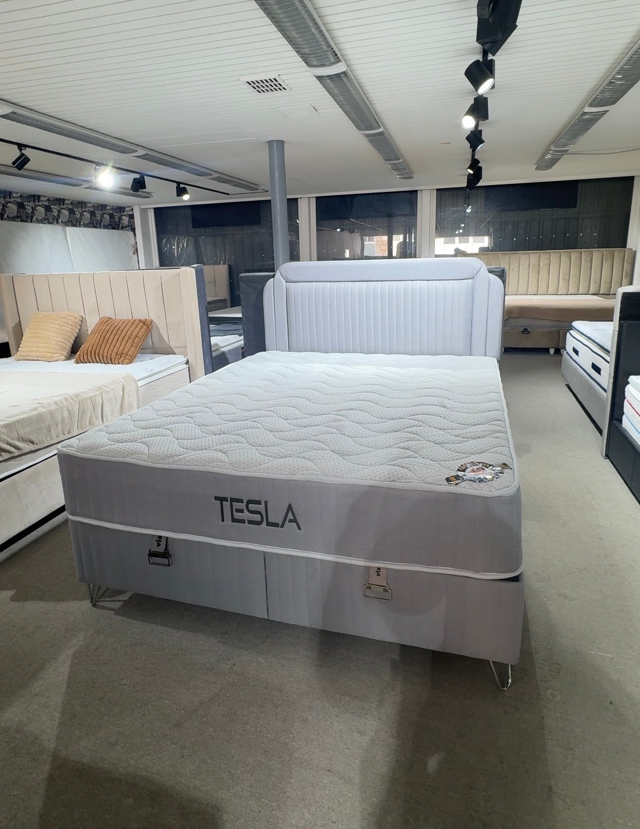 Tesla Bed 160x200 cm – Inclusief Visco Matras