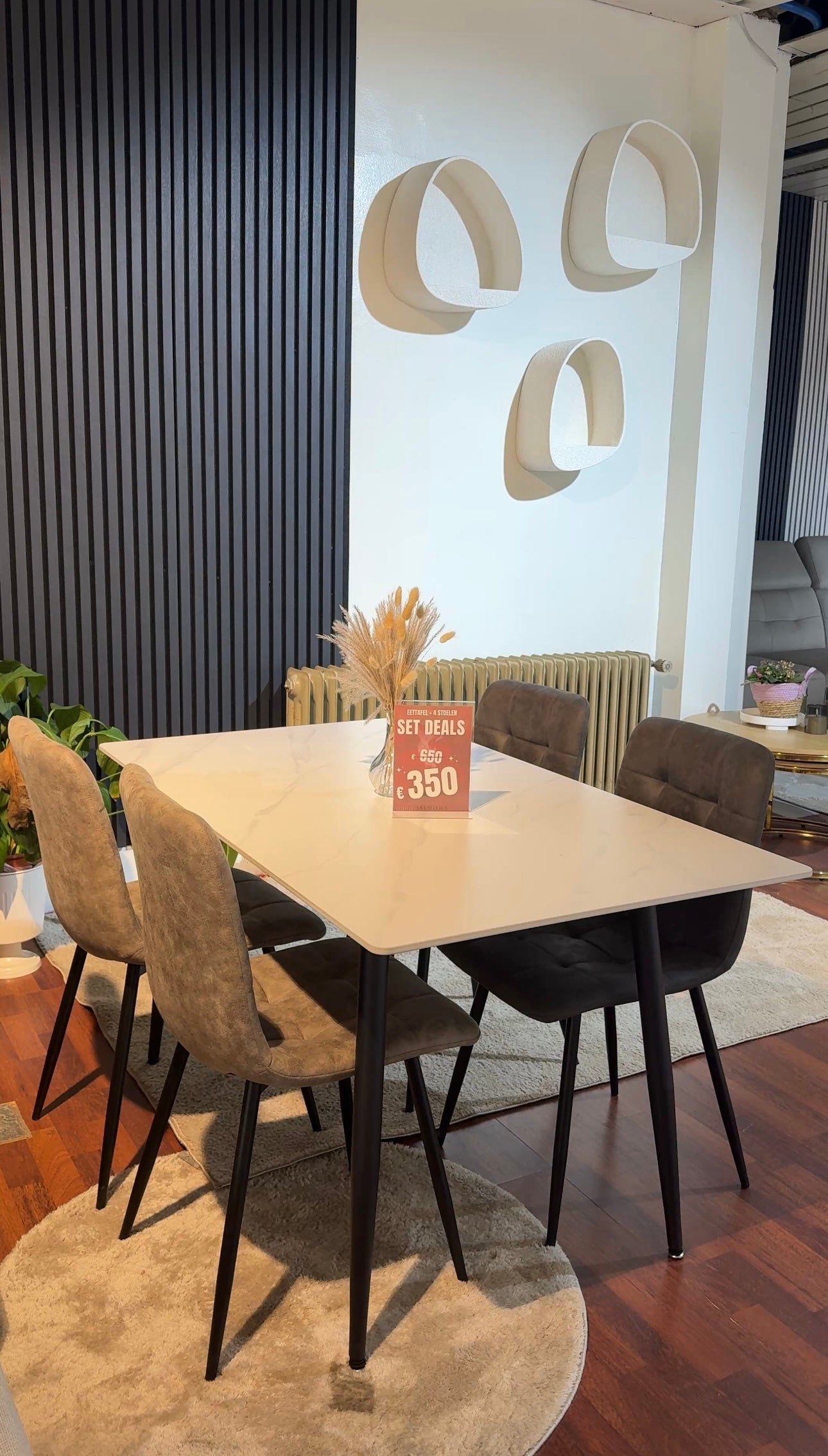 OUTLETDEALS - Eettafel + 4 stoelen