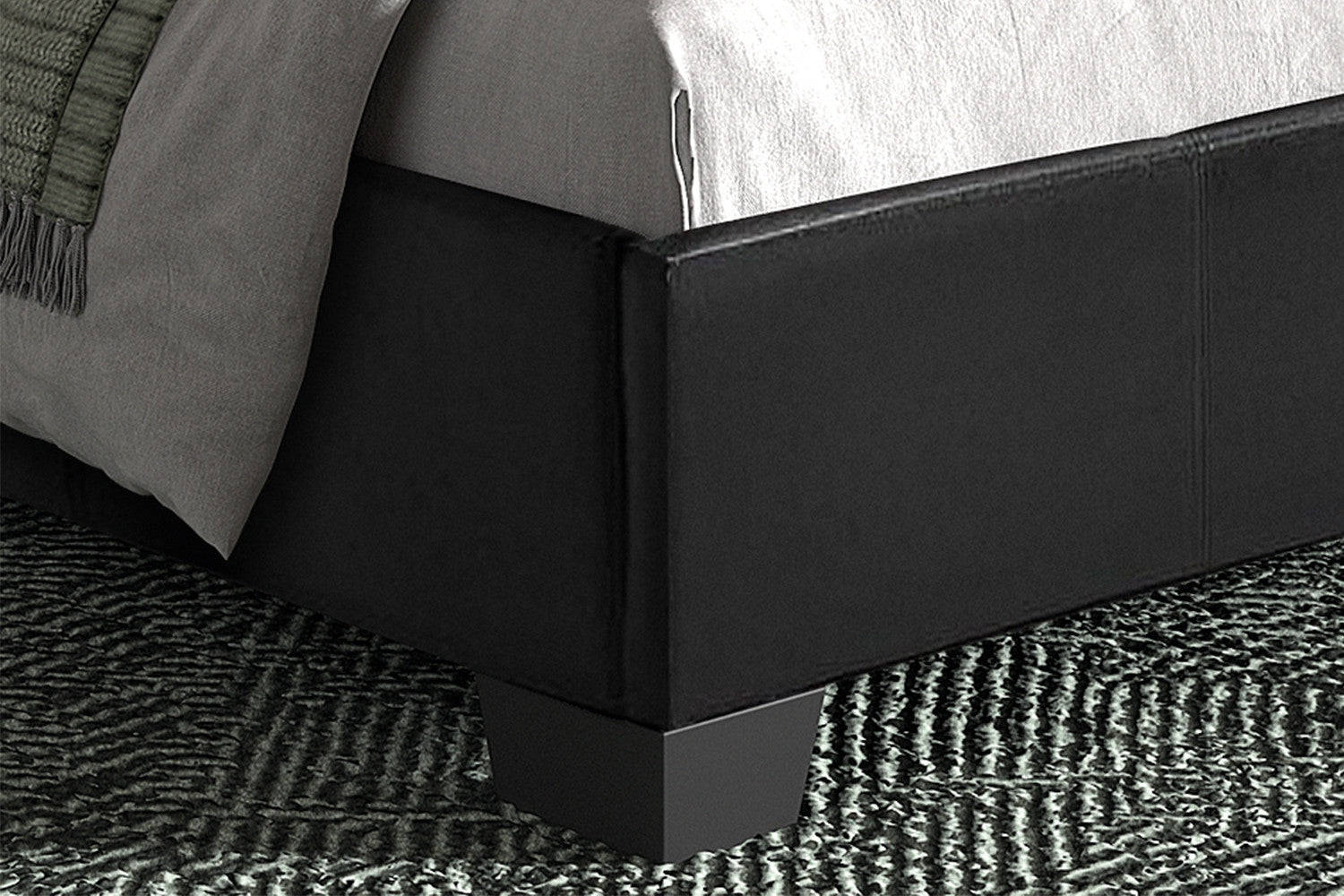 Bed 'Roma' 140x200 met lattenbodem PU Zwart