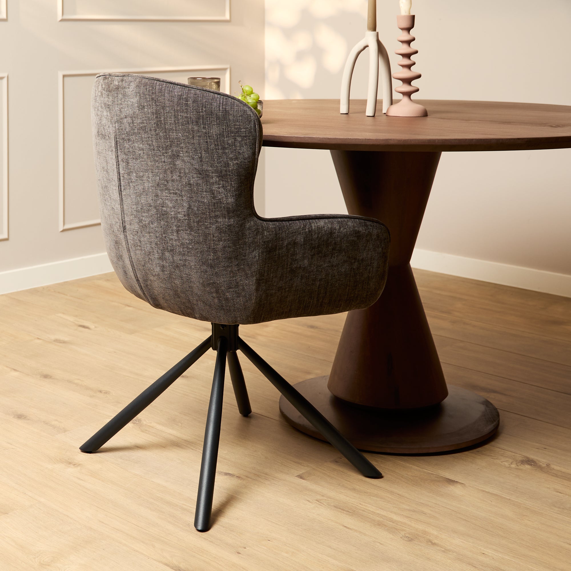 Eetkamerstoel Hanna | Charcoal Brown | Met armleuning