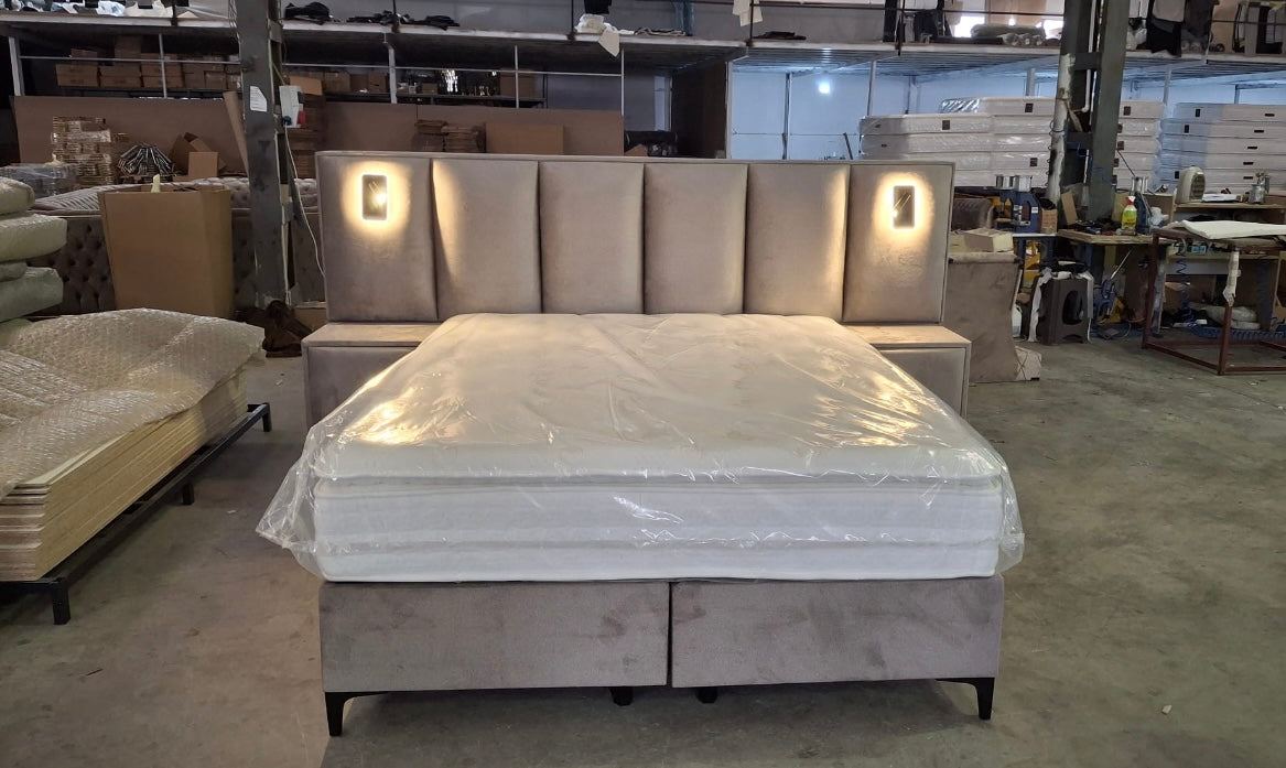 Bed Lorenzo - Verticale Panels met Sfeerverlichting
