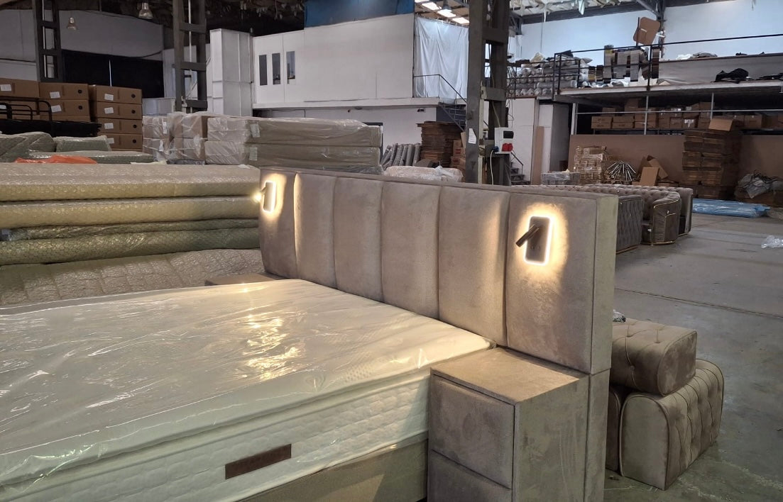 Bed Lorenzo - Verticale Panels met Sfeerverlichting