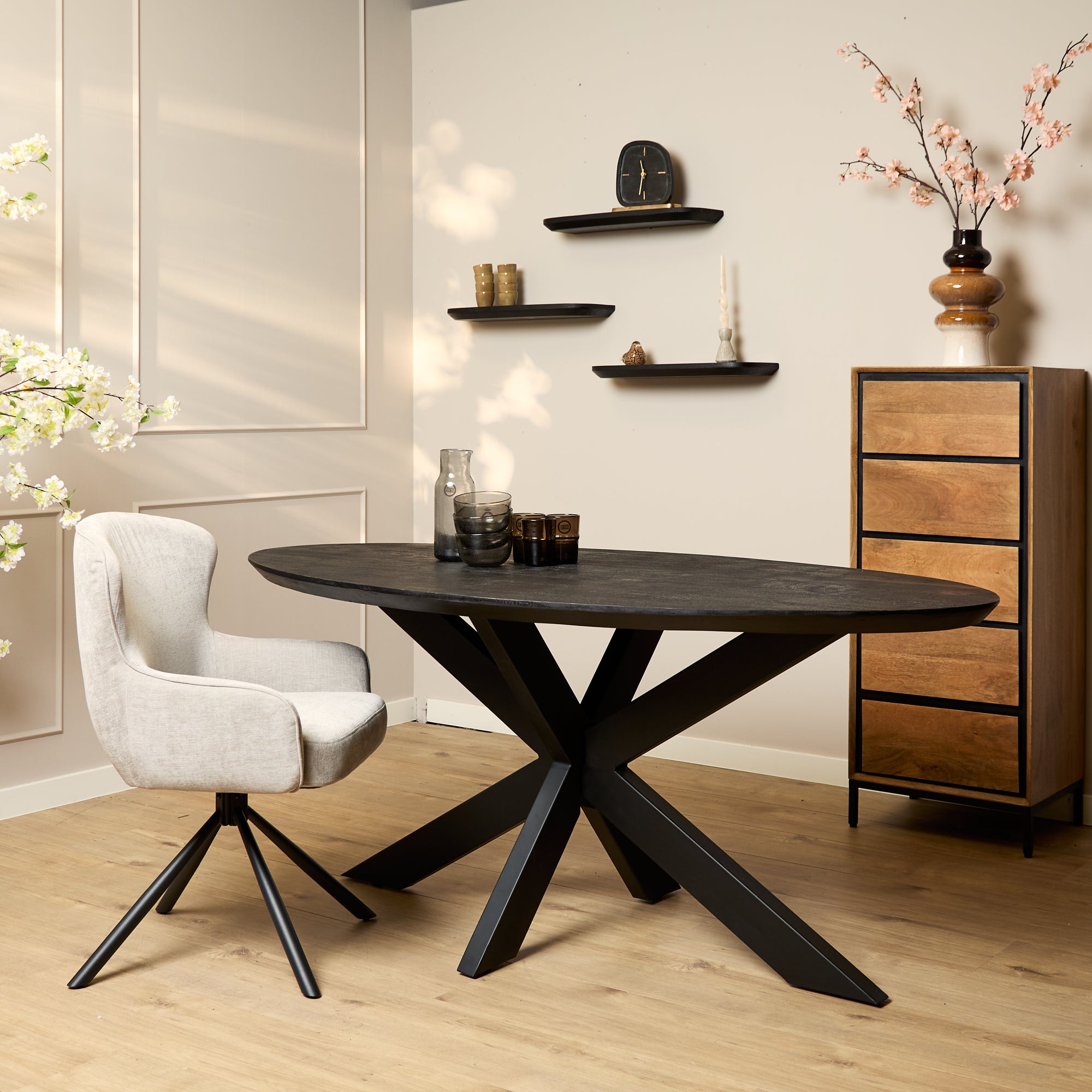 Eettafel Brandy Black | | Ovaal