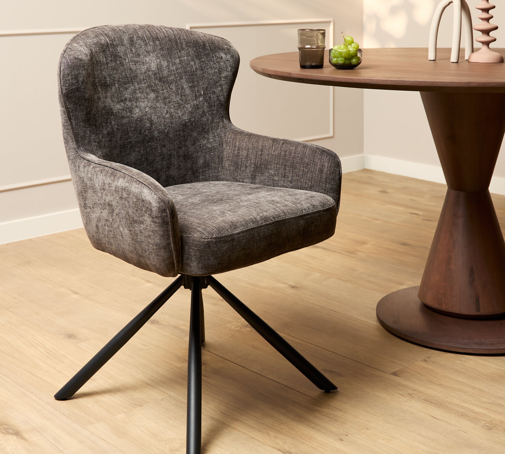 Eetkamerstoel Hanna | Charcoal Brown | Met armleuning