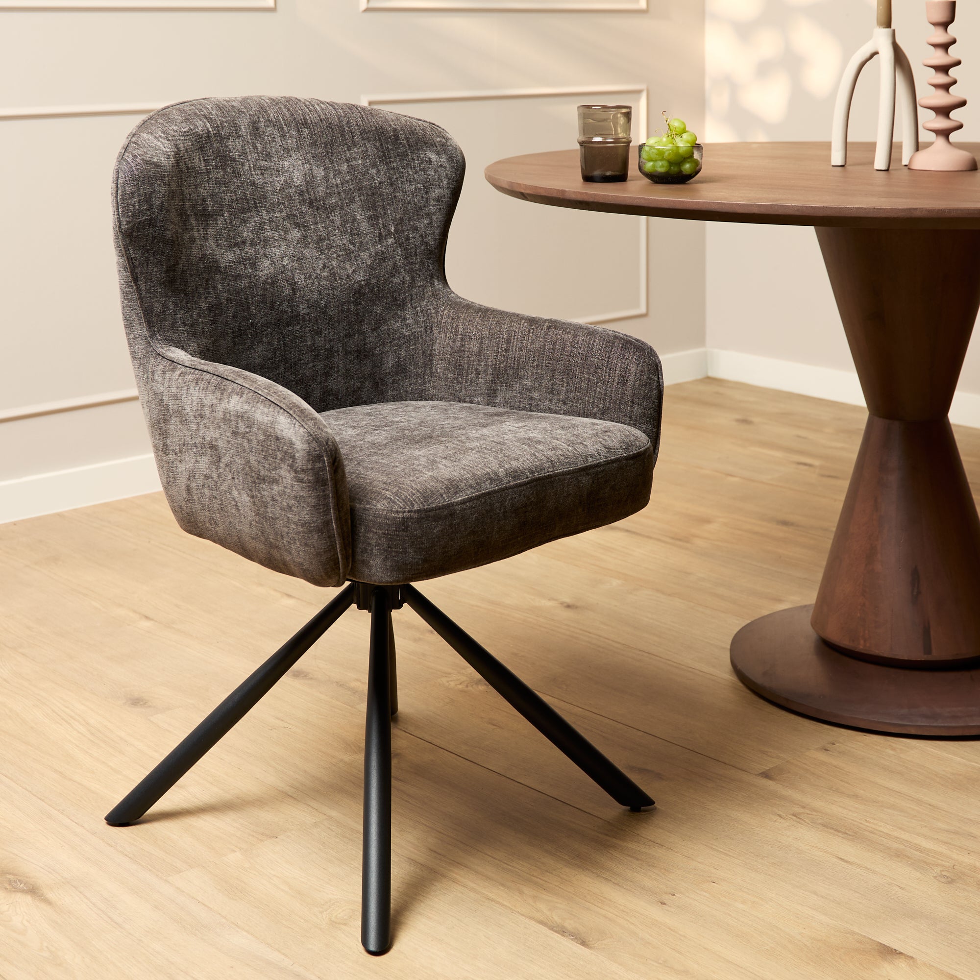 Eetkamerstoel Hanna | Charcoal Brown | Met armleuning