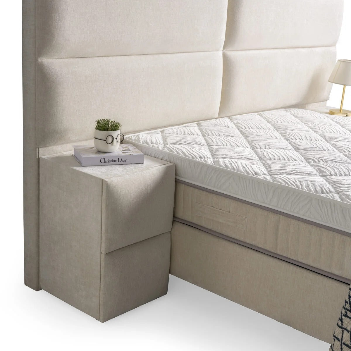 DELUXA - Bed