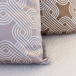 Kussen Marsha 50x50 (Monaco 23050 Chained Quadrant 75 - 8006 Sand)