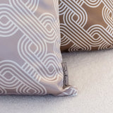 Kussen Marsha 50x50 (Monaco 23050 Chained Quadrant 75 - 8006 Sand)